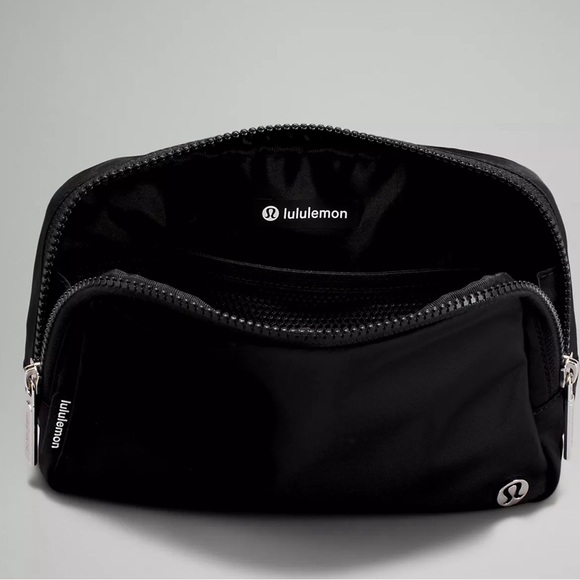 COPY - Lululemon Everywhere Belt Bag (Black) - Picture 3 of 4
